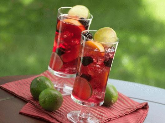 La sangria est un moyen simple et efficace d'utiliser des fruits sous forme de boisson.