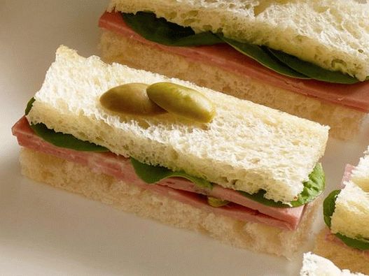21. Sandwich à la mortadelle et au cresson