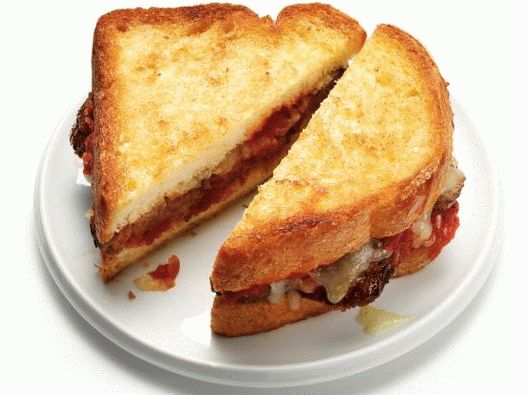 18. Sandwichs chauds au fromage et aux boulettes de viande