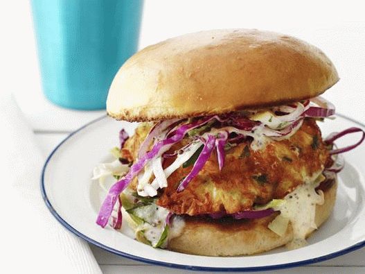 Hamburger avec une côtelette de crabe (n ° 38)