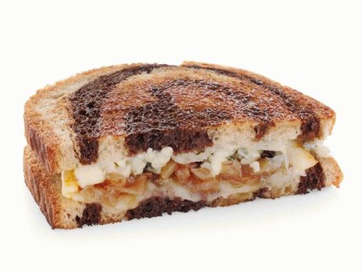 21. Avec des oignons et du fromage bleu