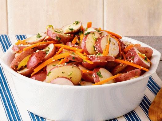 33. Salade de pommes de terre aux carottes et graines de sésame