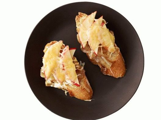 19. Bruschetta aux oignons et à la pomme.