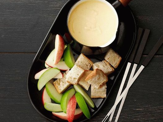 37. Fondue aux pommes et au fromage.