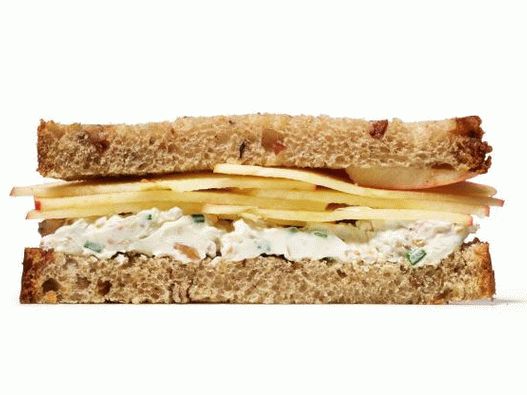Sandwich au fromage blanc, aux pommes et aux noix (n ° 47)