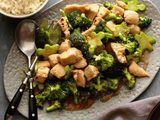 N ° 13: Poulet frit dans une poêle avec du brocoli