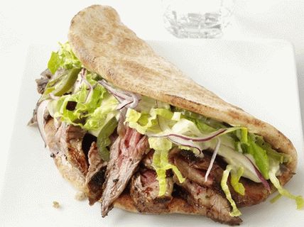 Sandwiches au steak, à la romaine et au houmous