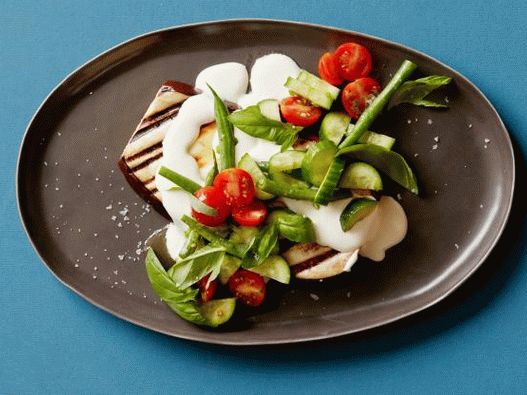 Photo de salade d'aubergines grillées et de haricots verts