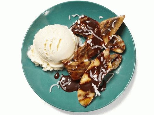 Photo de bananes grillées avec une sauce au chocolat