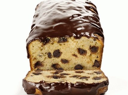 Photo d'un muffin à la banane avec du chocolat et du glaçage
