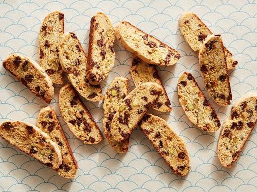 Photo de Biscotti avec des morceaux de chocolat et des pistaches