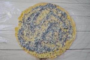 Rouleau de crêpes aux graines de pavot