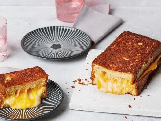 Photo du plat - Un sandwich au fromage chaud géant pour une grande entreprise