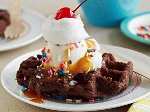 Photo du plat - Sande - Dessert de gaufres au chocolat avec des glaces