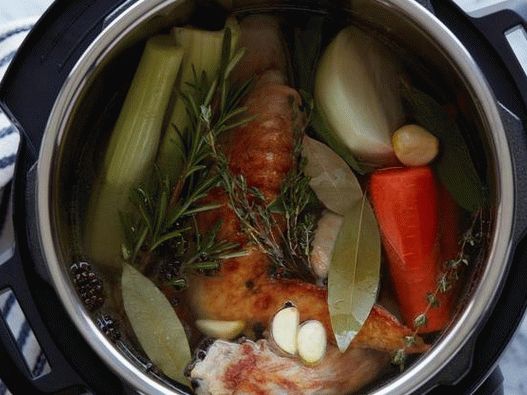 Bouillon de dinde dans un multicuiseur