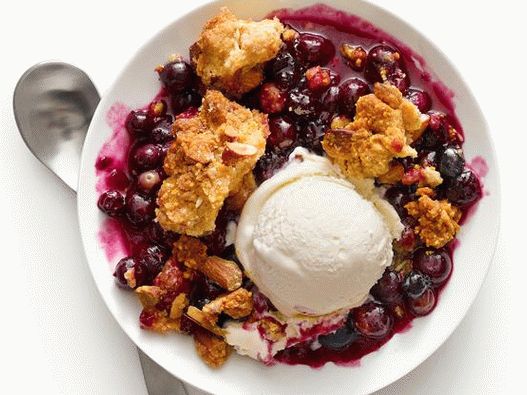 Crumble aux myrtilles et garniture aux amandes