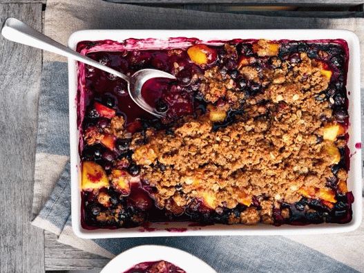Photo croustillante aux bleuets avec nectarines