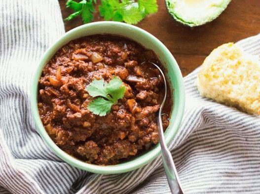 Photo du Chili avec du boeuf haché et de la sauce barbecue