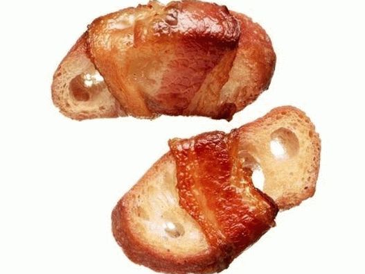 Baguette enveloppé dans bacon