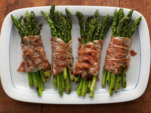 Asperges dans bacon