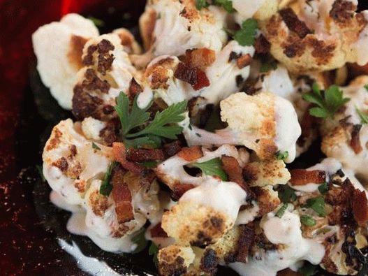 Photo Chou-fleur grillé au brie et au bacon