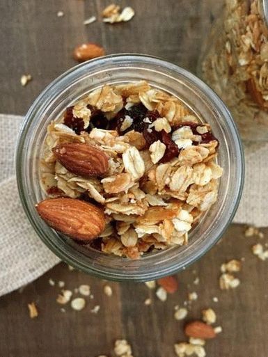 Photo Granola maison avec noix de coco et fruits secs