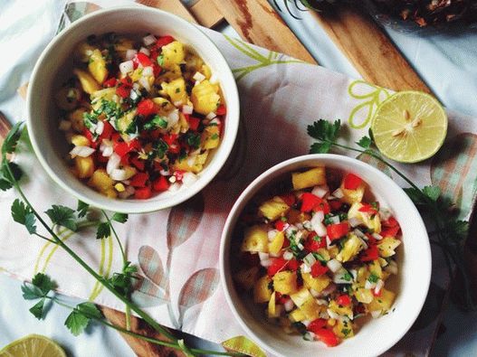 Photo Porc cuit deux fois avec salsa ananas et kiwi