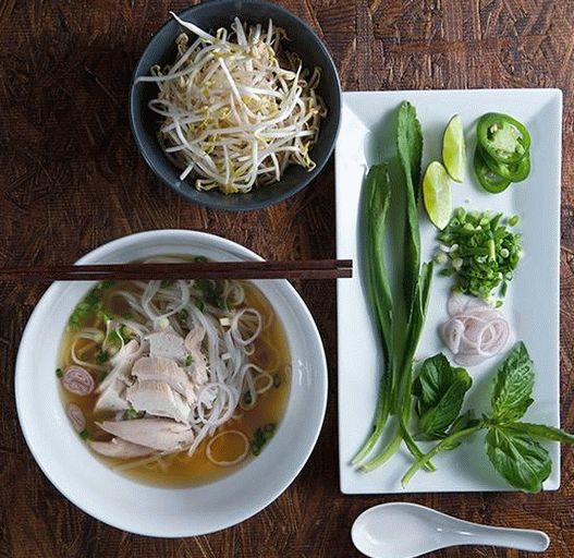Photo de Fo ga (soupe vietnamienne aux nouilles de riz et poulet)