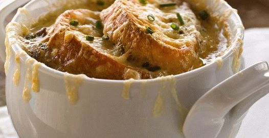 Photo soupe à l'oignon avec champignons