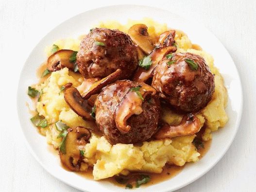 Photo Boulettes de viande au vin avec purée de pommes de terre