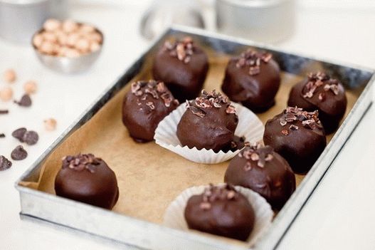 Photo de truffes au chocolat hawaïennes garnies de noix de cajou