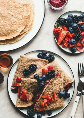 Photo Crêpes au sarrasin avec sauce au quinoa et baies