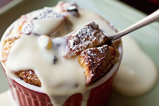 Photo Pain pouding à la baguette avec sauce à la citrouille et au rhum