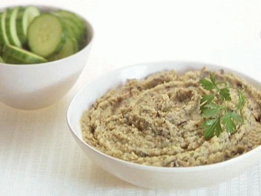 Photo de houmous de haricots blancs et d'aubergines cuites au four