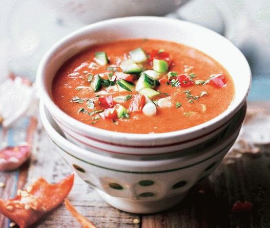 Photo de soupe de gaspacho froid espagnole