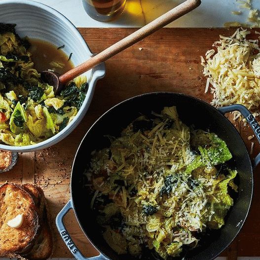 Photo de la soupe de pain italien au chou et à l'huile de sauge par Jamie Oliver