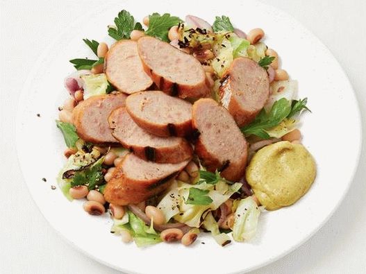 Photo Salade de chou aux haricots et saucisses grillées