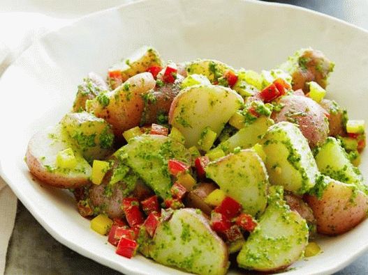 Photo salade de pommes de terre au pesto