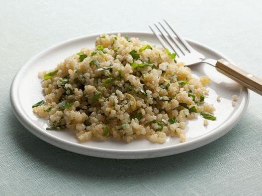 Photo de quinoa avec des herbes