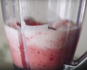 Smoothie bol aux fraises