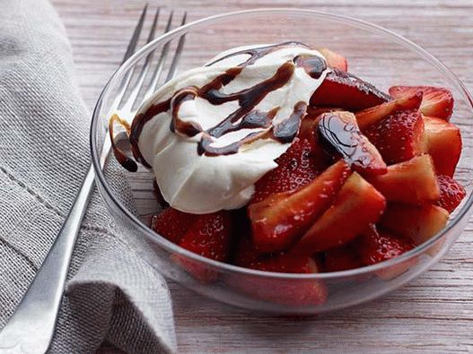 Photo fraises à la crème fouettée au mascarpone