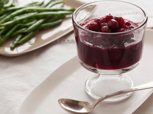 Sauce au chutney aux canneberges et aux pommes avec gingembre