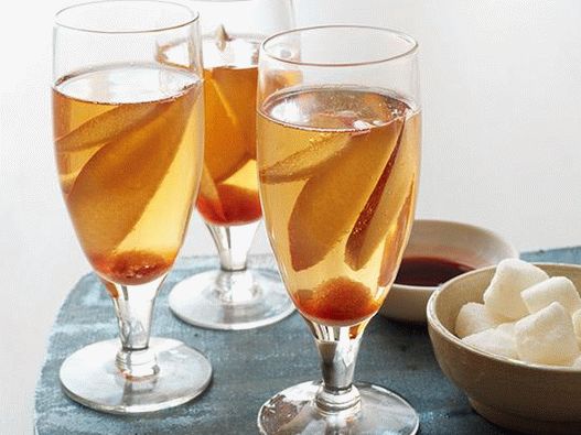 Photo Champagne cocktail à la poire et au cognac
