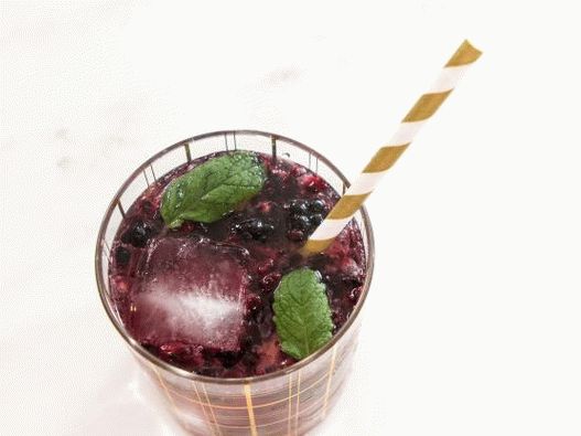 Photo Cocktail à la mûre et au poivre noir