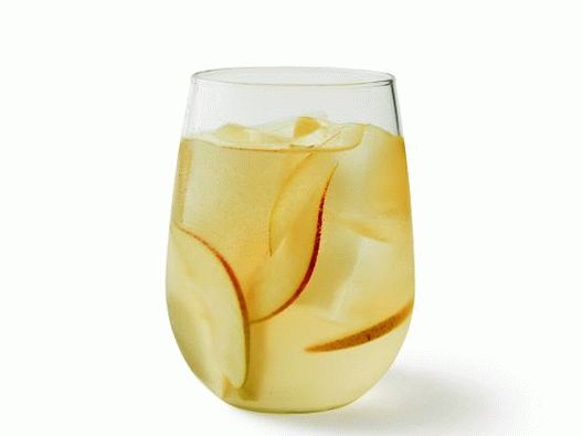 Photo cocktail avec vin mousseux et poire