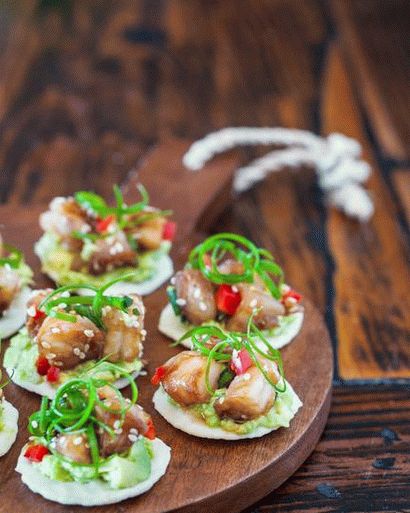 Photo de salade de crabe avec vinaigrette aux crevettes et wasabi