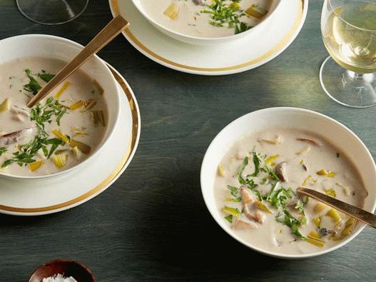 Soupe crème de champignons de forêt