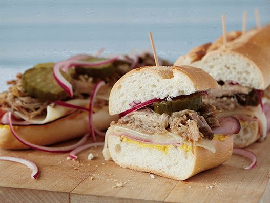 Photo d'un sandwich cubain dans une mijoteuse