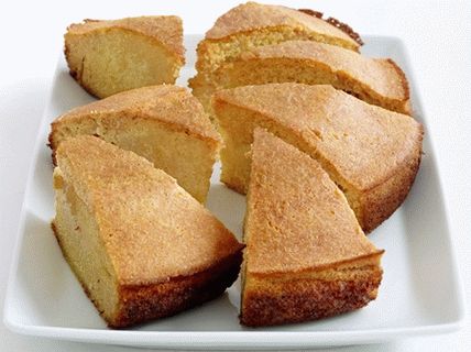 Photo d'un petit gâteau de maïs complet (pain de maïs)