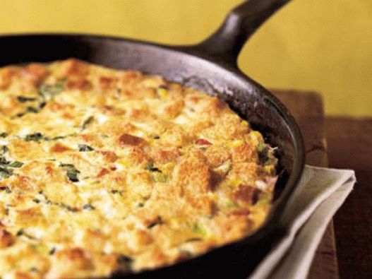 Photo Pudding au maïs avec jambon et fromage dans une casserole
